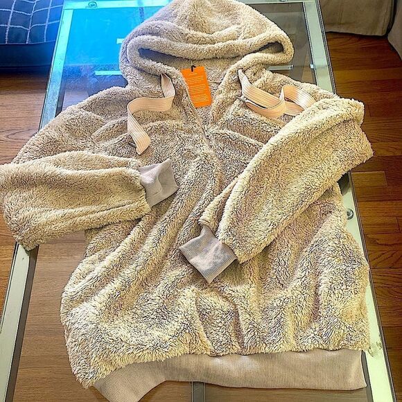 NWT fuzzy super soft Sherpa teddy hoodie. Lt tan with elastic cuff & waist - Picture 1 of 7
